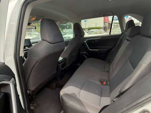 Used 2021 Toyota RAV4 LE FWD image 11
