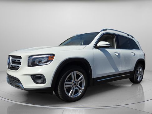 Used 2021 Mercedes-Benz GLB 250 image 2