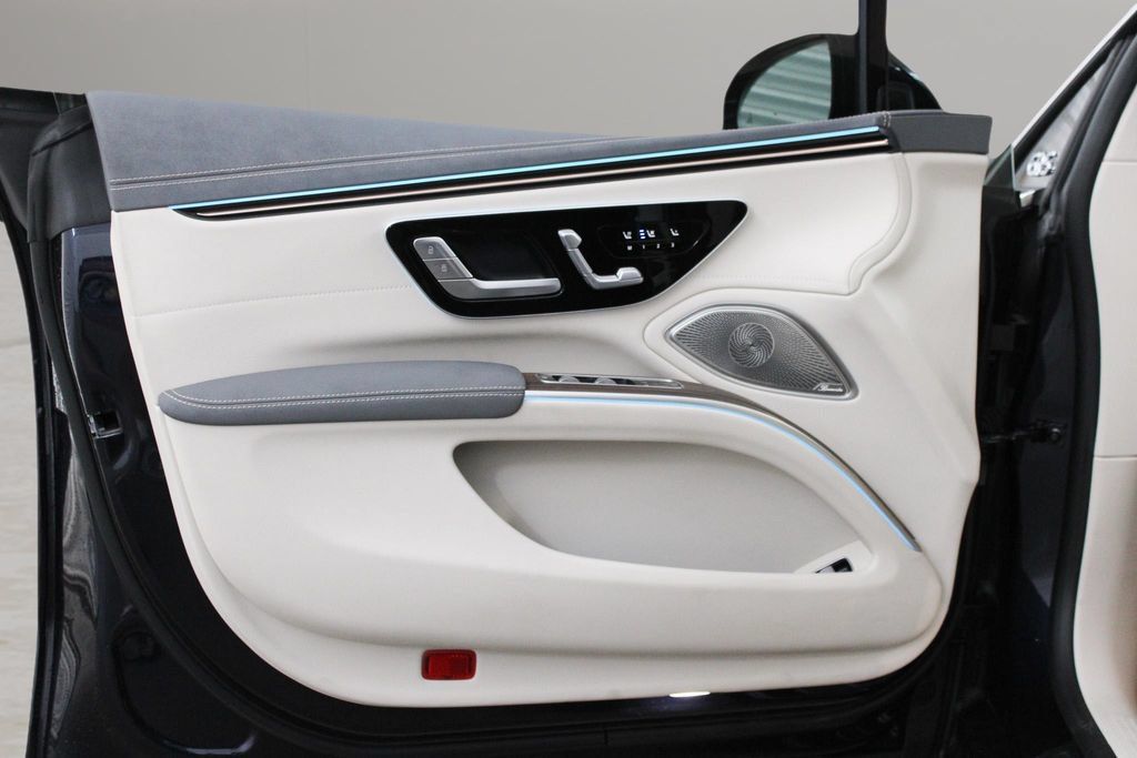 Used 2023 Mercedes-Benz EQS 580 4MATIC Sedan image 16
