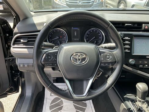 Used 2020 Toyota Camry SE FWD image 22