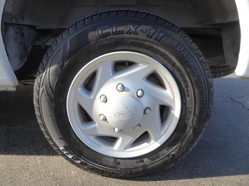 Used 2009 Ford E-350 and Econoline 350 XL image 28