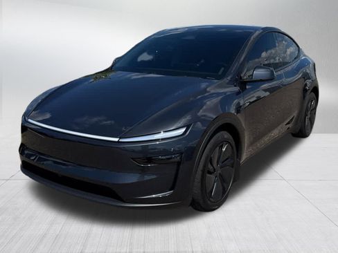 Used 2026 Tesla Model Y AWD image 3