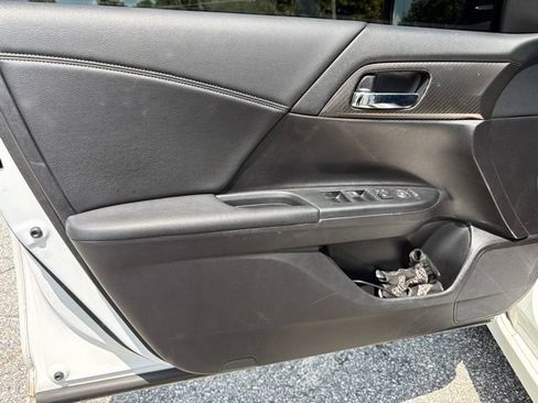 Used 2016 Honda Accord Sport image 18