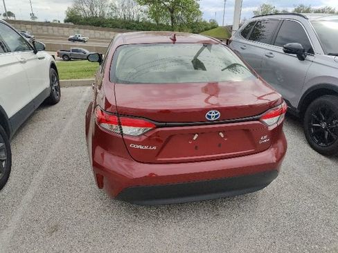 Used 2025 Toyota Corolla LE FWD image 8