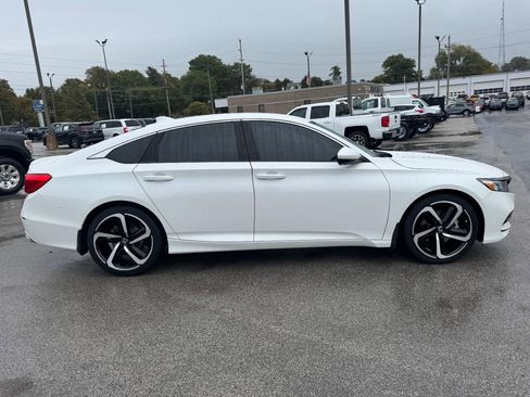 Used 2018 Honda Accord Sport image 2
