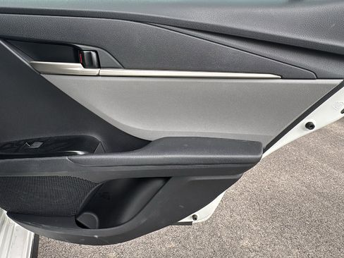 Used 2025 Toyota Camry SE w/ Convenience Package image 25