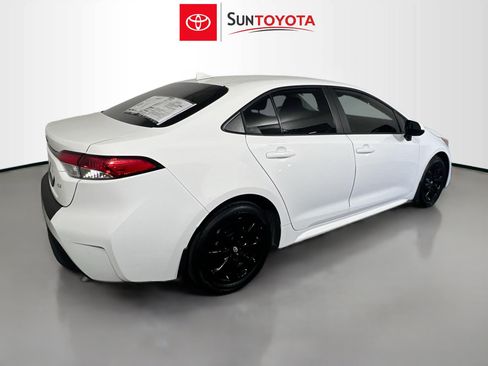 Used 2025 Toyota Corolla LE FWD image 4