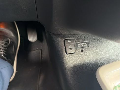 Used 2017 Toyota Prius Four image 17