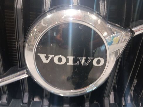 Used 2022 Volvo XC60 B5 Momentum AWD/4WD image 16