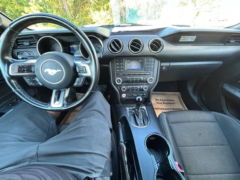 Used 2015 Ford Mustang Convertible RWD image 17