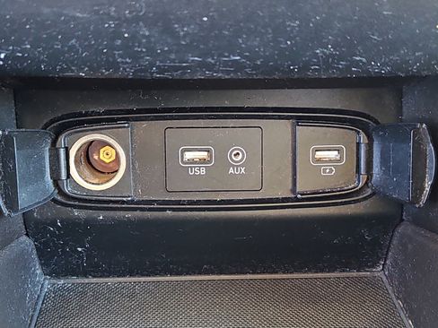 Used 2019 Hyundai Santa Fe SE image 9