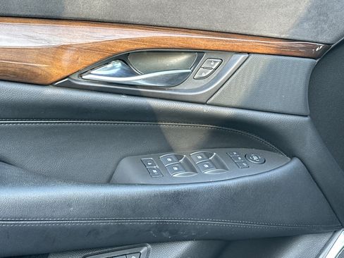 Used 2017 Cadillac Escalade Luxury AWD/4WD image 12