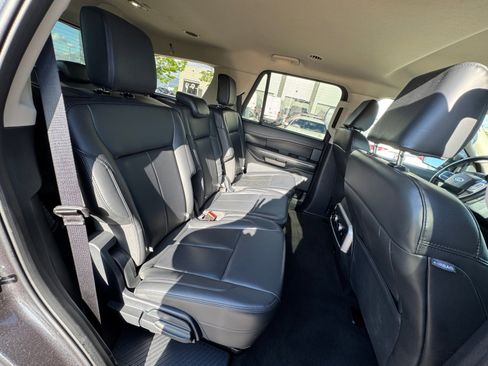 Used 2024 Ford Expedition XLT AWD/4WD image 18