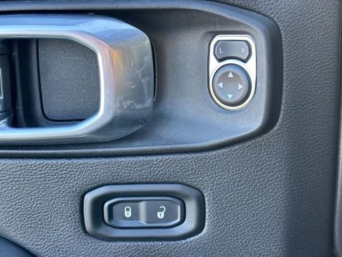 Used 2021 Jeep Wrangler Unlimited Sahara image 22