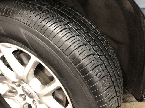 Certified 2025 Chrysler Pacifica Select w/ Uconnect Theater Family Group image 26