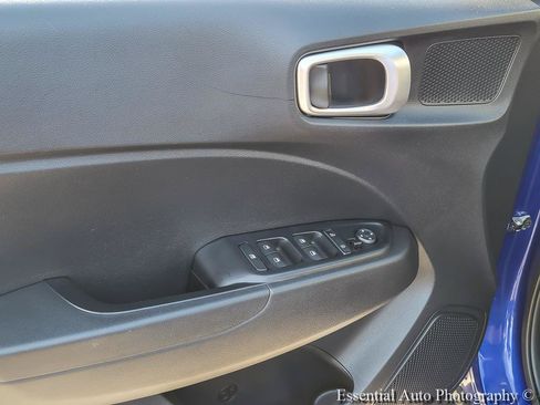 Used 2021 Hyundai Venue SE FWD image 14