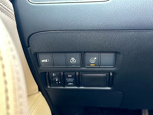 Used 2018 Nissan Armada Platinum RWD image 40