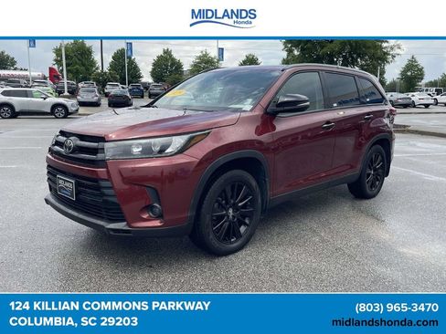 Used 2019 Toyota Highlander SE w/ Nightshade Edition AWD/4WD image 3