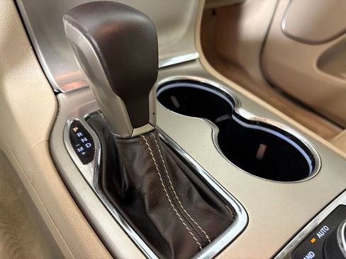 Used 2017 Jeep Grand Cherokee Overland w/ Jeep Active Safety Group image 33