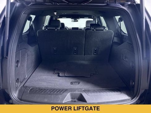 Certified 2022 Chevrolet Suburban LT w/ Luxury Package AWD/4WD image 14