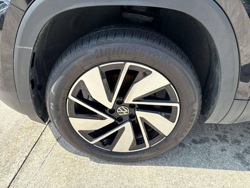 Used 2025 Volkswagen Atlas SE FWD image 4