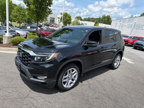 Used 2025 Honda Passport EX-L image 4