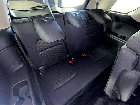 Used 2025 Nissan Pathfinder SV FWD image 35