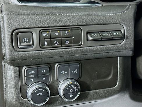 Used 2024 GMC Yukon Denali image 11