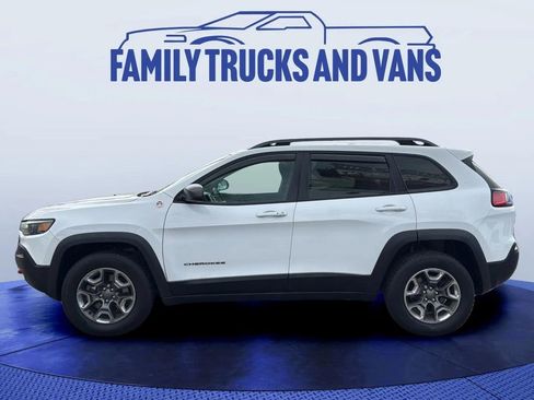 Used 2019 Jeep Cherokee Trailhawk image 2
