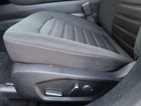 Used 2020 Ford Fusion SE image 11