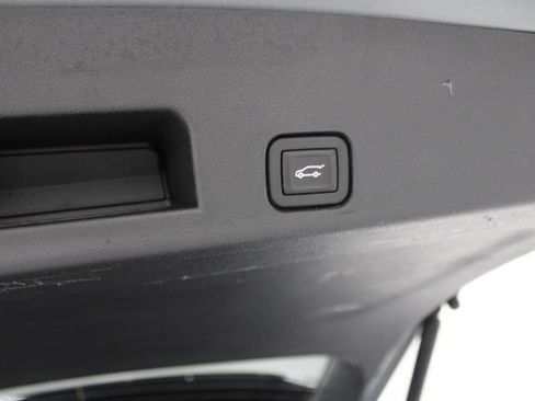 Used 2025 Chevrolet Traverse RS AWD/4WD image 18