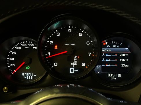 Used 2018 Porsche Macan image 32