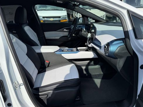 New 2026 Chevrolet Equinox EV LT image 23