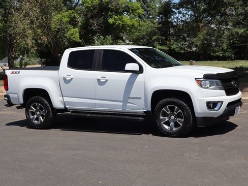 Used 2016 Chevrolet Colorado Z71 AWD/4WD image 2
