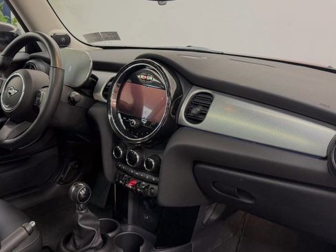 Used 2022 MINI Cooper 2-Door Hardtop w/ Premium Package image 54