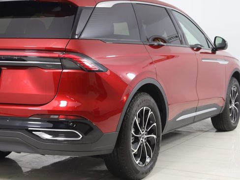 Used 2025 Lincoln Nautilus Premier image 51