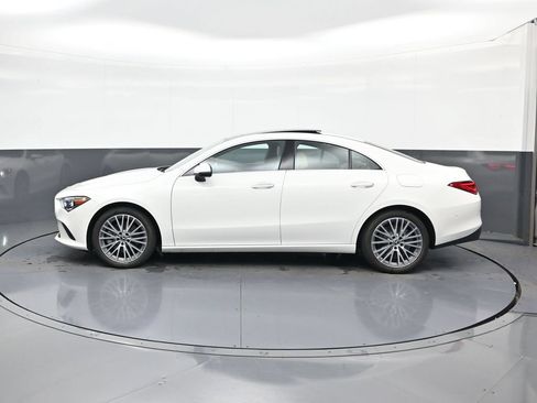 Used 2022 Mercedes-Benz CLA 250 4MATIC image 5