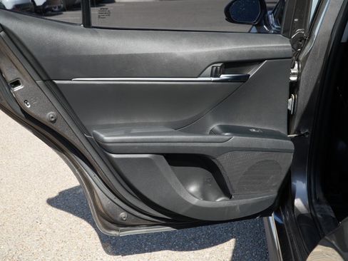 Used 2020 Toyota Camry SE image 16