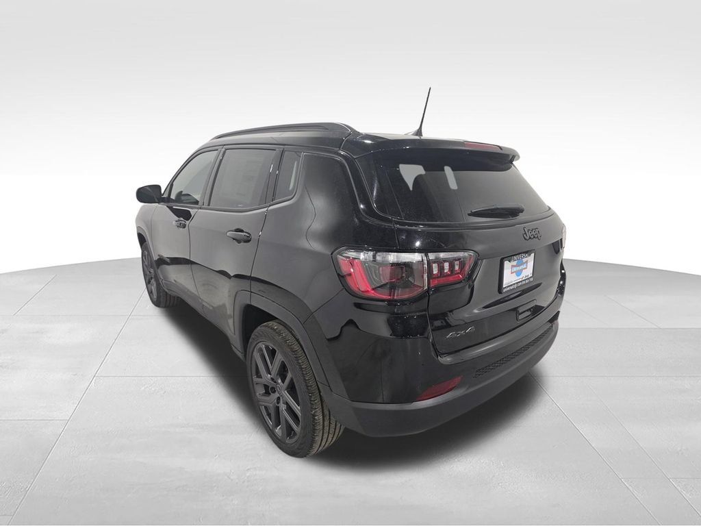 New 2026 Jeep Compass Latitude AWD/4WD image 37