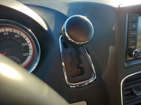 Used 2017 Dodge Grand Caravan GT image 27