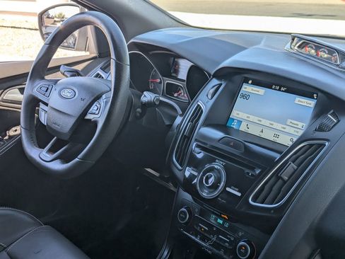 Used 2018 Ford Focus ST w/ Equipment Group 402A FWD image 13