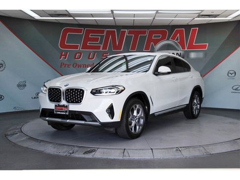 Used 2025 BMW X4 xDrive30i image 2