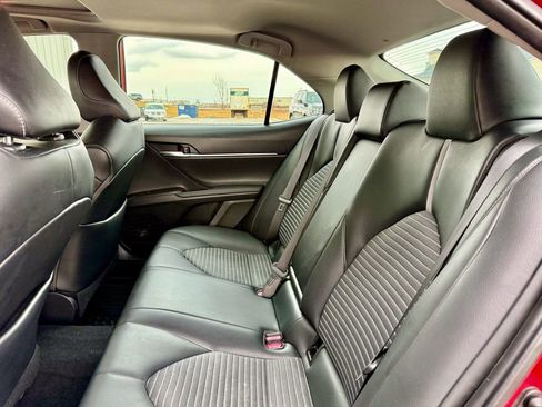 Used 2021 Toyota Camry SE w/ Cold Weather Package image 12