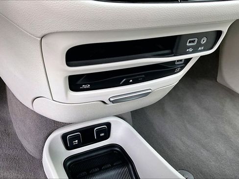 Used 2017 Chrysler Pacifica Touring-L Plus FWD image 29