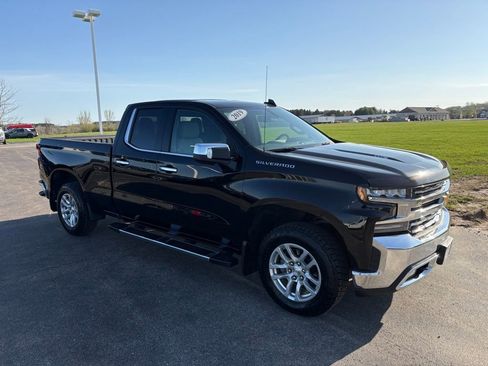Used 2019 Chevrolet Silverado 1500 LTZ w/ LTZ Convenience Package AWD/4WD image 2