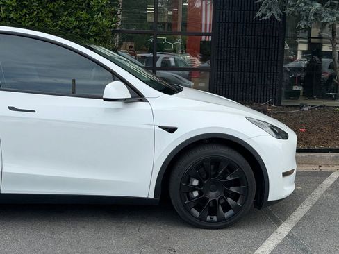 Used 2021 Tesla Model Y Long Range AWD/4WD image 22
