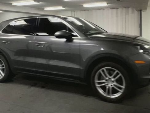 Used 2020 Porsche Cayenne AWD/4WD image 2