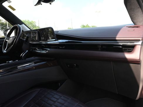 Used 2022 Cadillac Escalade ESV Sport Platinum w/ LPO, ONYX Package image 26