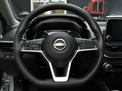 Used 2023 Nissan Altima 2.5 SV FWD image 17