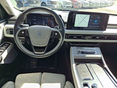 Used 2025 Lincoln Aviator Reserve w/ Luxury Package AWD/4WD image 11